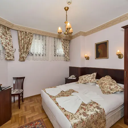 奥斯曼汗酒店 3*