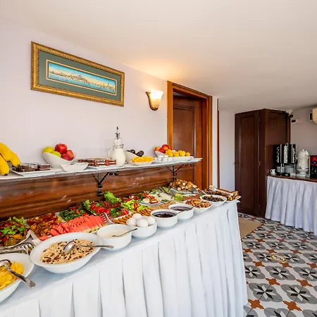 奥斯曼汗酒店 3*